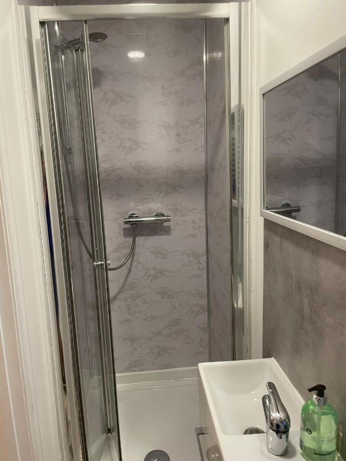 Luton Short Term Lets - Cardiff Road * Luton (Bedfordshire)