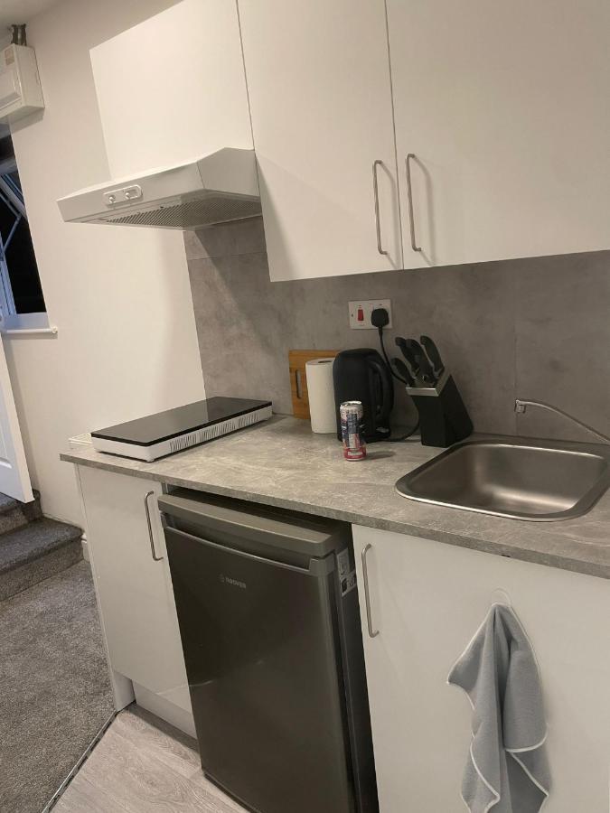 Luton Short Term Lets - Cardiff Road Apartment