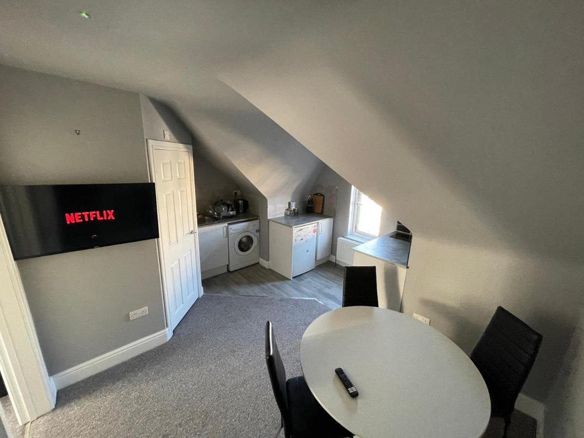 Luton Short Term Lets - Cardiff Road Apartment